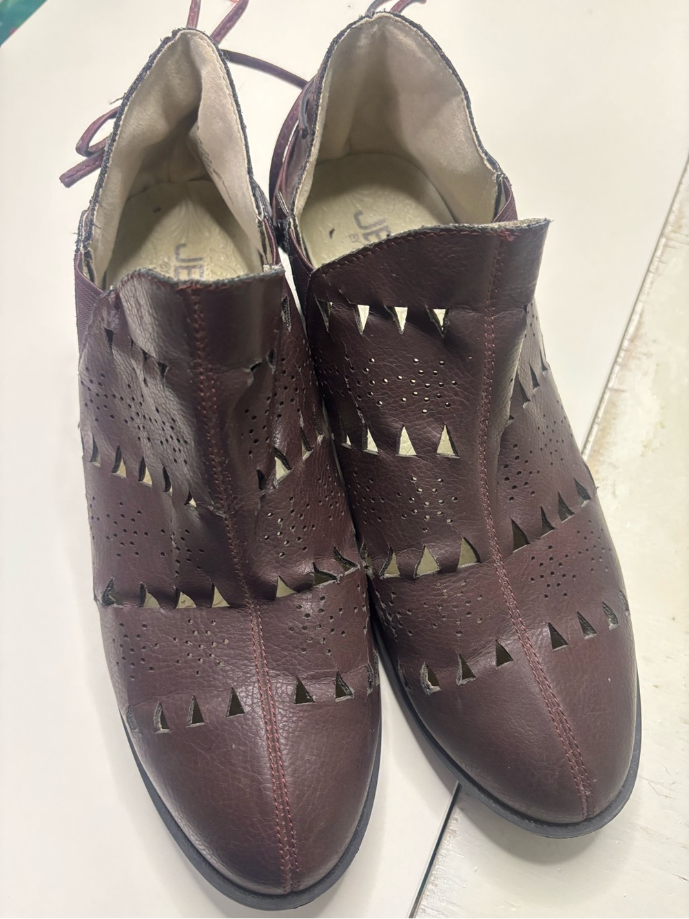 Jambu JBU Evelyn Ankle Boots Size 8 Vegan Comfort Pull On Heel Bootie Perforated